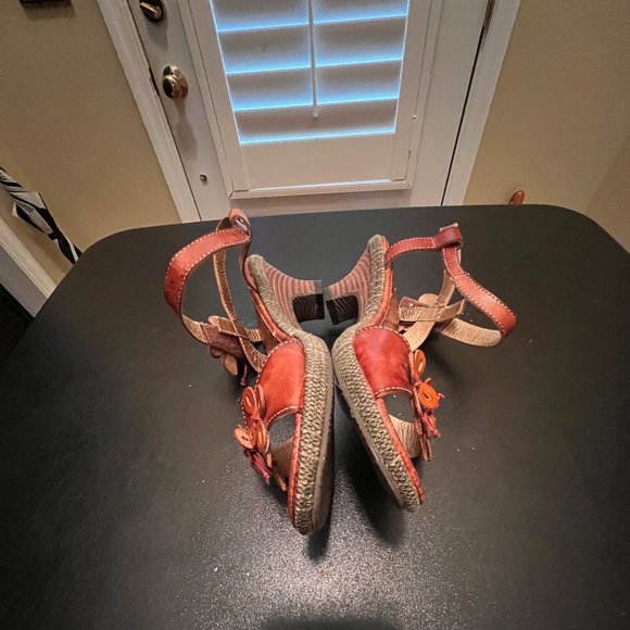 Spring Step size 37 tan sandal - Picture 3 of 12